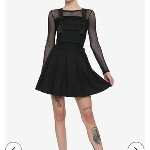 Hot Topic Black Cargo Pleated Skirtall